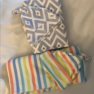 2 Newborn swaddle set (blanket & hat)